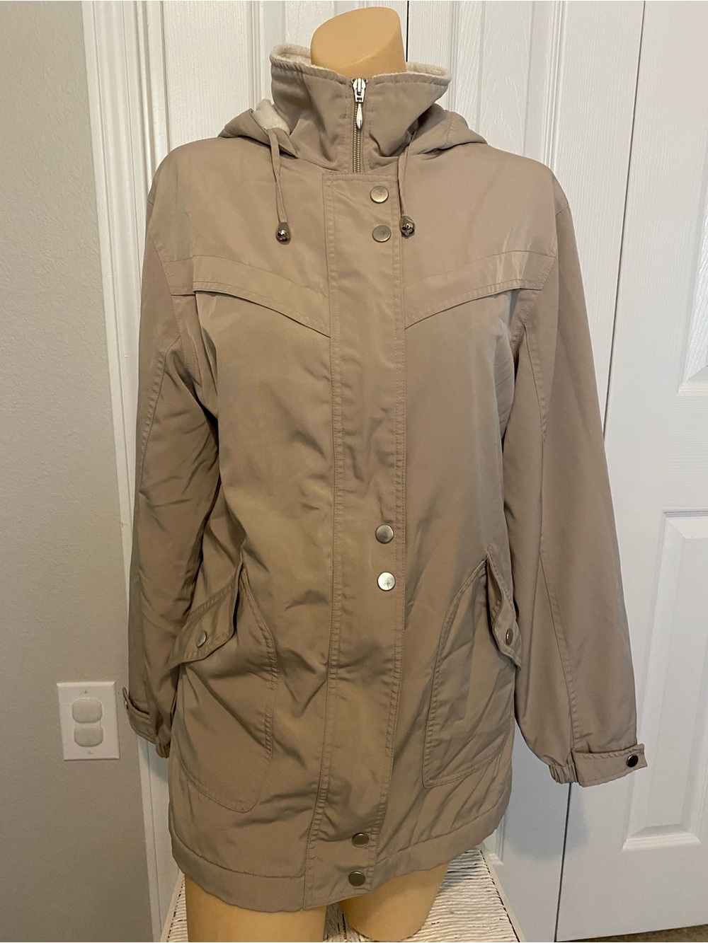Classic Elements tan cream  Trench Coat size L